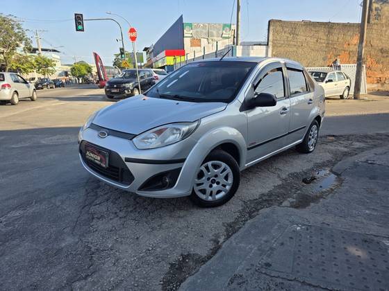 FORD FIESTA 1.6 ROCAM SEDAN 8V FLEX 4P MANUAL
